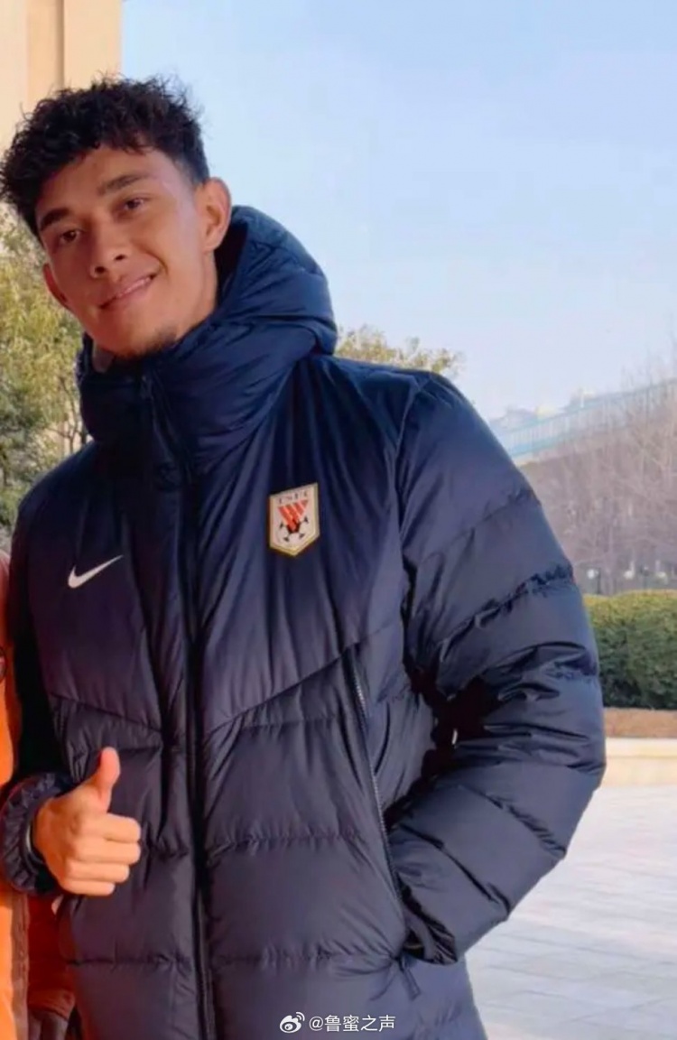  博主：泰山隊新援李小恒已抵達(dá)俱樂部，明天將隨隊登泰山祈福