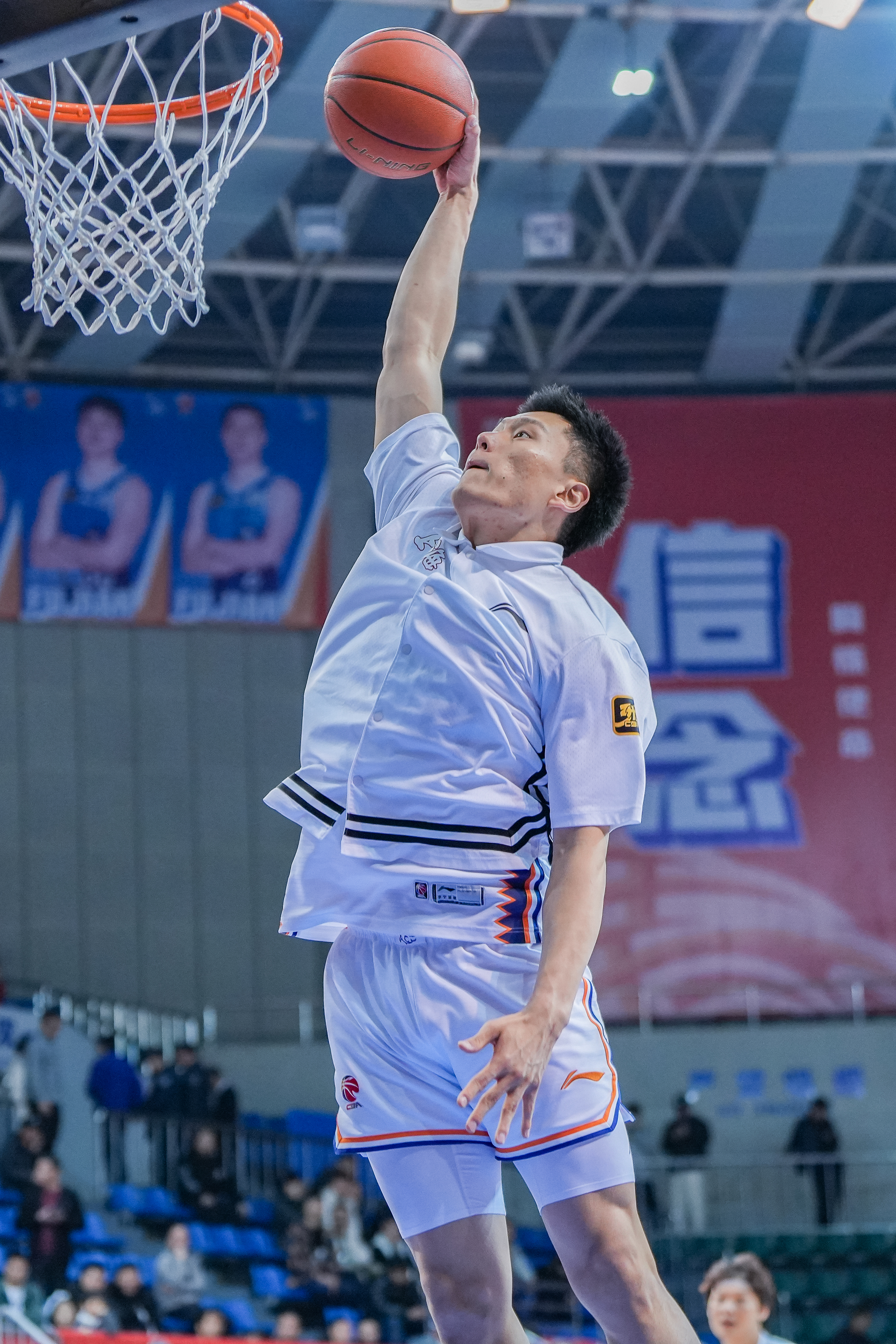  持續(xù)漲球！上海男籃“李花”組合—李弘權(quán)、李添榮