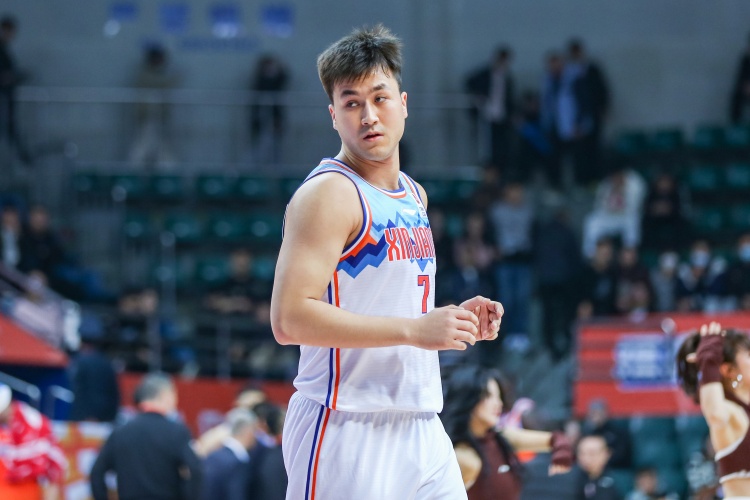  防到5犯被提前罰下！艾孜麥提全場9中3 貢獻9分1板1斷