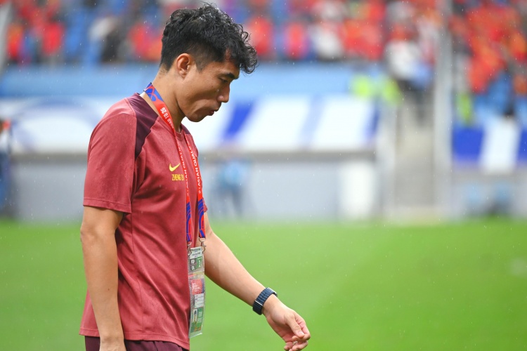  滬媒：單后腰讓國足防守承受更大壓力，若鄭智沒退役或能勝任