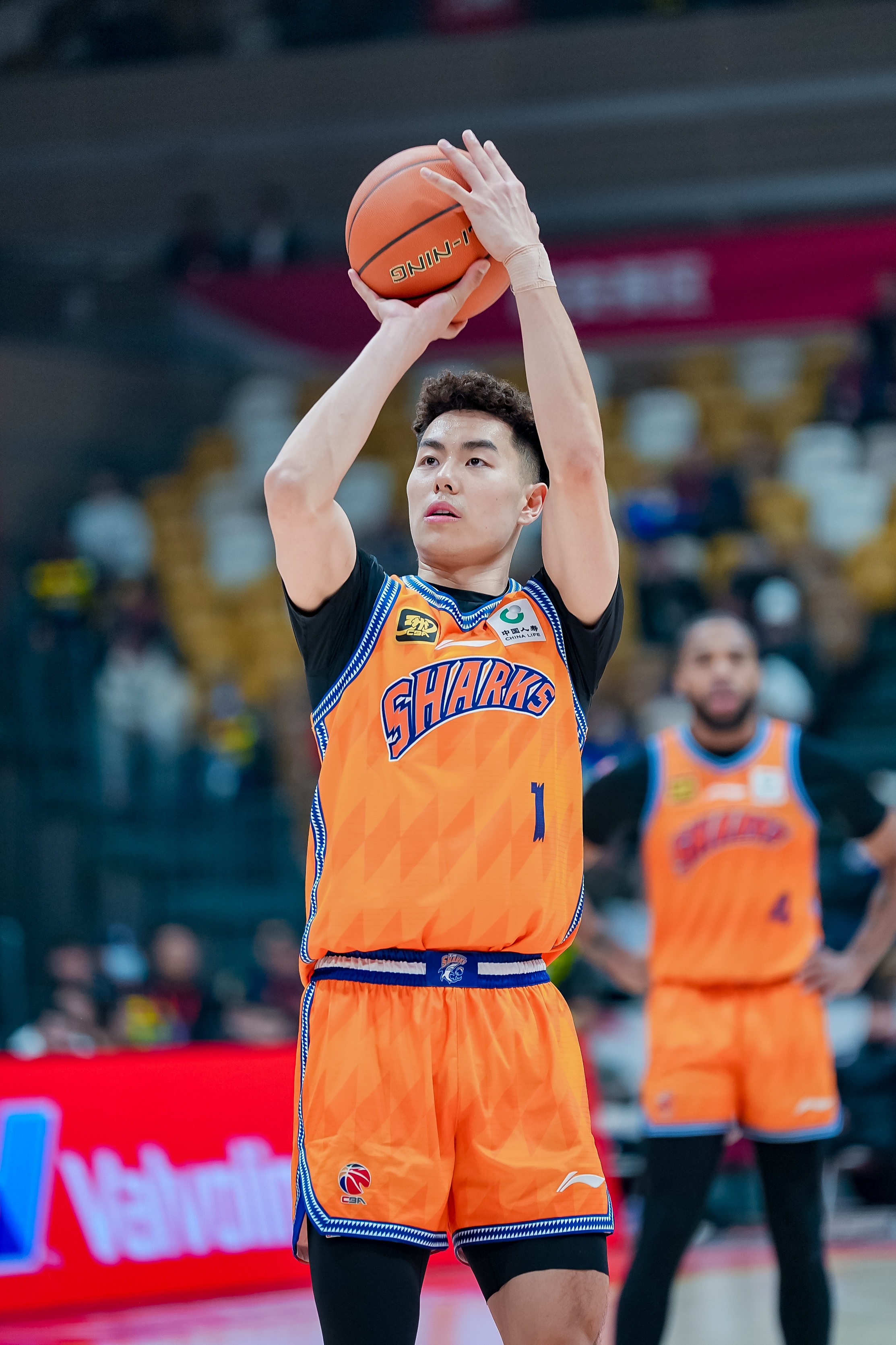  相當(dāng)高效！李添榮10中7&三分7中4拿全隊并列最高18分