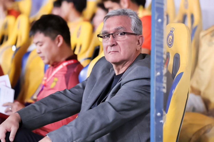  李佳悅：伊萬陣型打法讓我摸不著頭腦，上半場應(yīng)打541做好防守